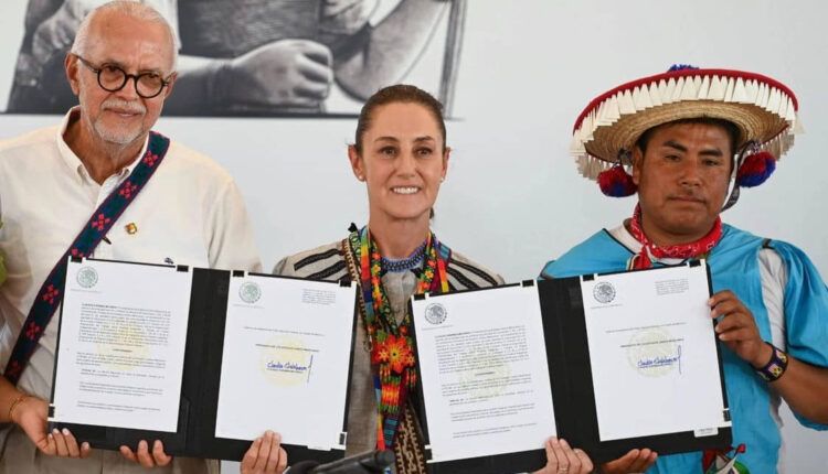 Firma Claudia Sheinbaum decreto para restituir tierras al pueblo Wixárica