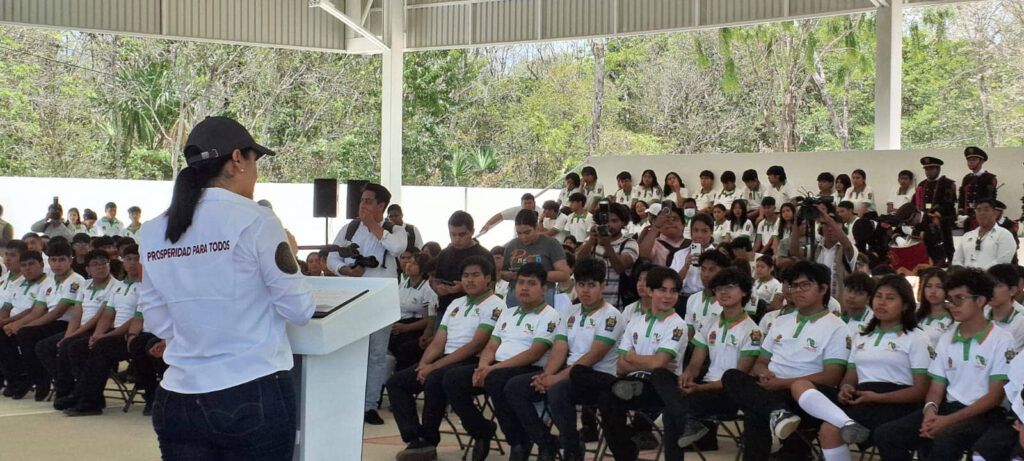 Invertir en educación es invertir en la paz: Estefanía Mercado