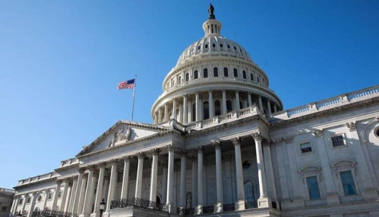 Frena Comité de Presupuesto de EE.UU. Ley que Gravaba Remesas con 5%