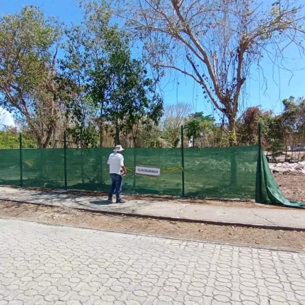 Clausura Medio Ambiente de Playa del Carmen predio en Playacar