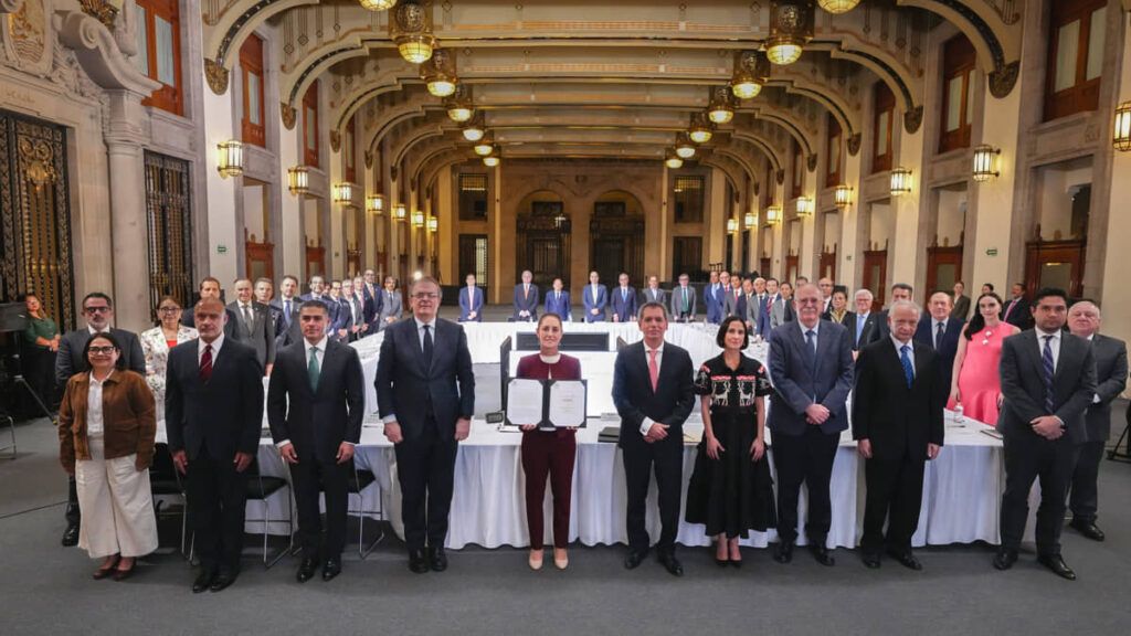 Gobierno fija precio de canasta básica en 910 pesos para combatir inflación