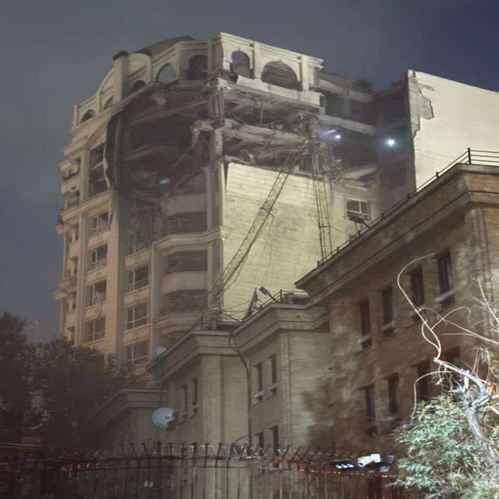 Israel ataca instalaciones nucleares y militares de Irán en operación prolongada