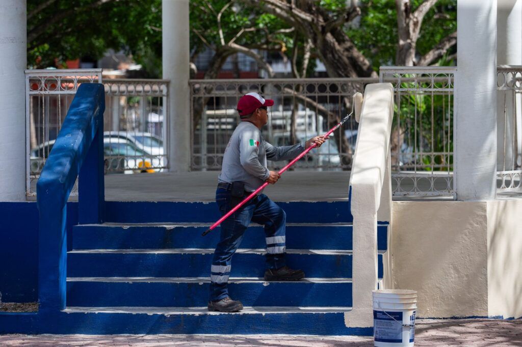 Inicia programa de rehabilitación de 376 parques en el municipio