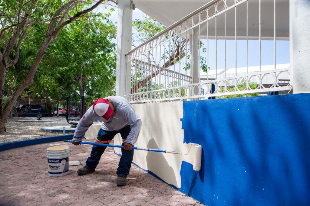 Inicia programa de rehabilitación de 376 parques en el municipio