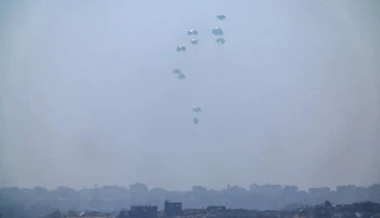 25 Toneladas de Ayuda Humanitaria Lanzadas sobre Gaza en Operación Conjunta