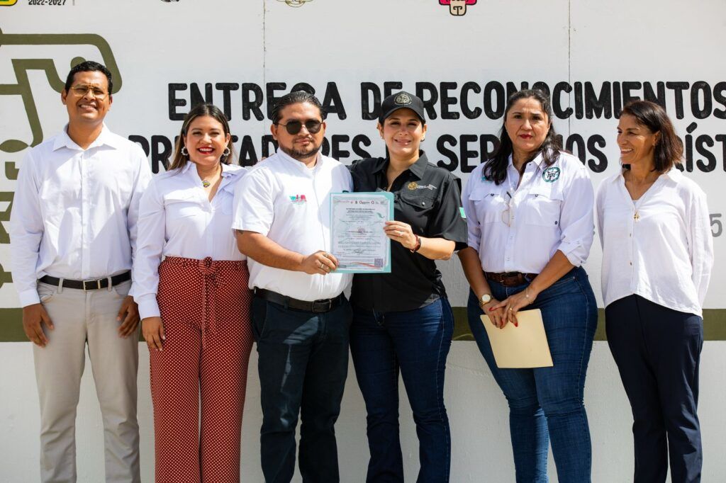 Gobierno de Estefanía Mercado impulsa taxistas de excelencia para transformar el turismo de Playa del Carmen