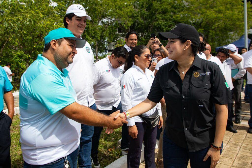 Gobierno de Estefanía Mercado impulsa taxistas de excelencia para transformar el turismo de Playa del Carmen