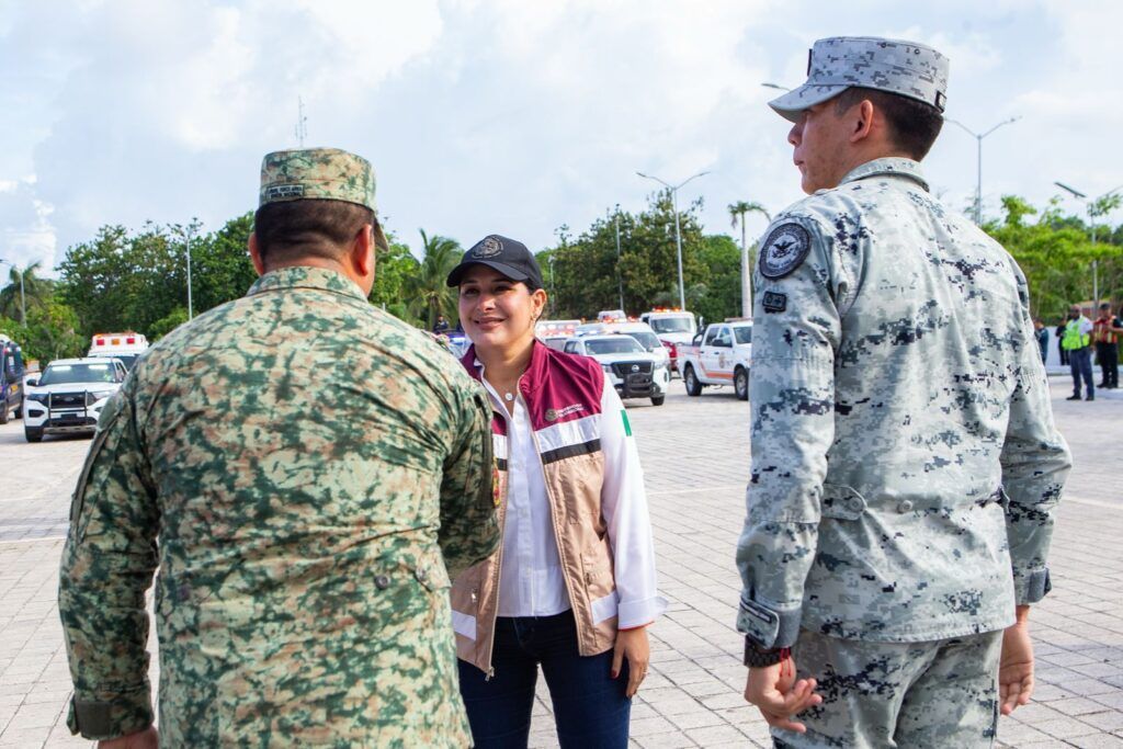 Estefanía Mercado da el banderazo de inicio del Operativo Vacacional de Verano 2025 en Playa del Carmen