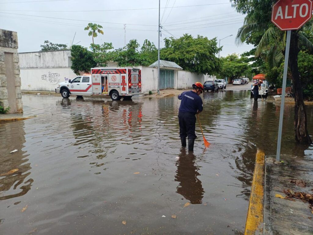 Gobierno de Estefanía Mercado despliega operativo “Tormenta” ante intensas lluvias en Playa del Carmen