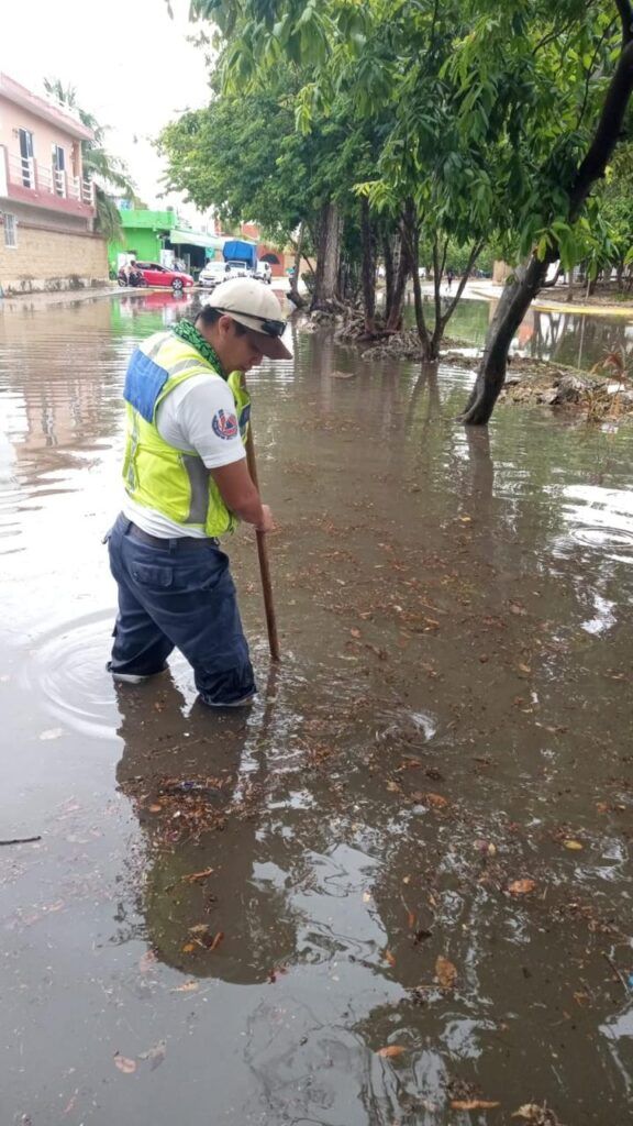 Gobierno de Estefanía Mercado despliega operativo “Tormenta” ante intensas lluvias en Playa del Carmen