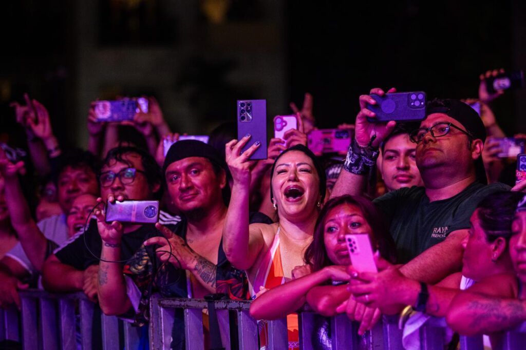 HISTÓRICA PARTICIPACIÓN DE ARTISTAS LOCALES EN LA FERIA DEL CARMEN 2025#PlayaDelcarmenhttps://t.co/wae4r5HL4B pic.twitter.com/lBVp0ilE0t— De Luna Noticias (@DeLunaNoticias1) July 14, 2025