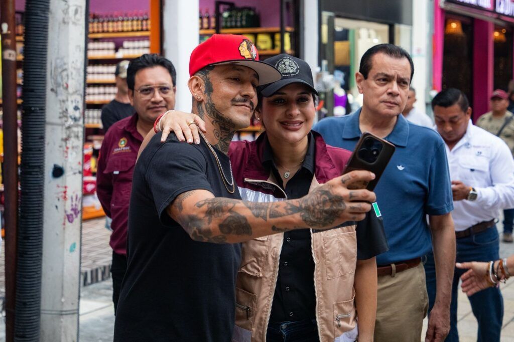Estefanía Mercado encabeza recorrido con su gabinete en la Quinta Avenida para poner orden y atender problemáticas de este emblemático lugar turístico de Playa del Carmen