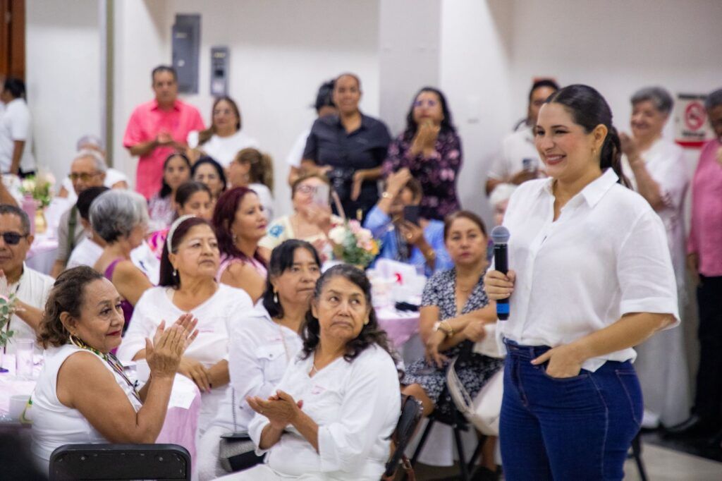 Estefanía Mercado celebra a las abuelitas y abuelitos: “Ustedes son el alma de Playa del Carmen”