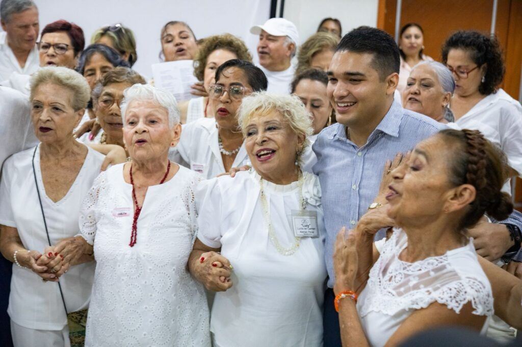 Estefanía Mercado celebra a las abuelitas y abuelitos: “Ustedes son el alma de Playa del Carmen”