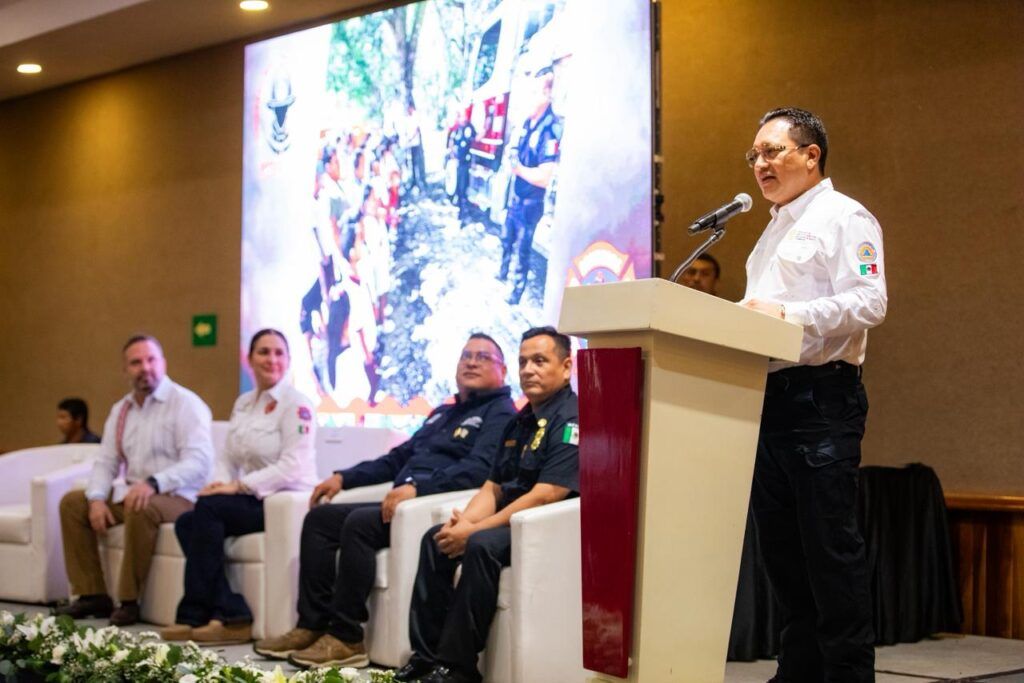 Inaugura Estefanía Mercado el Congreso Nacional de Bomberos, Playa del Carmen 2025