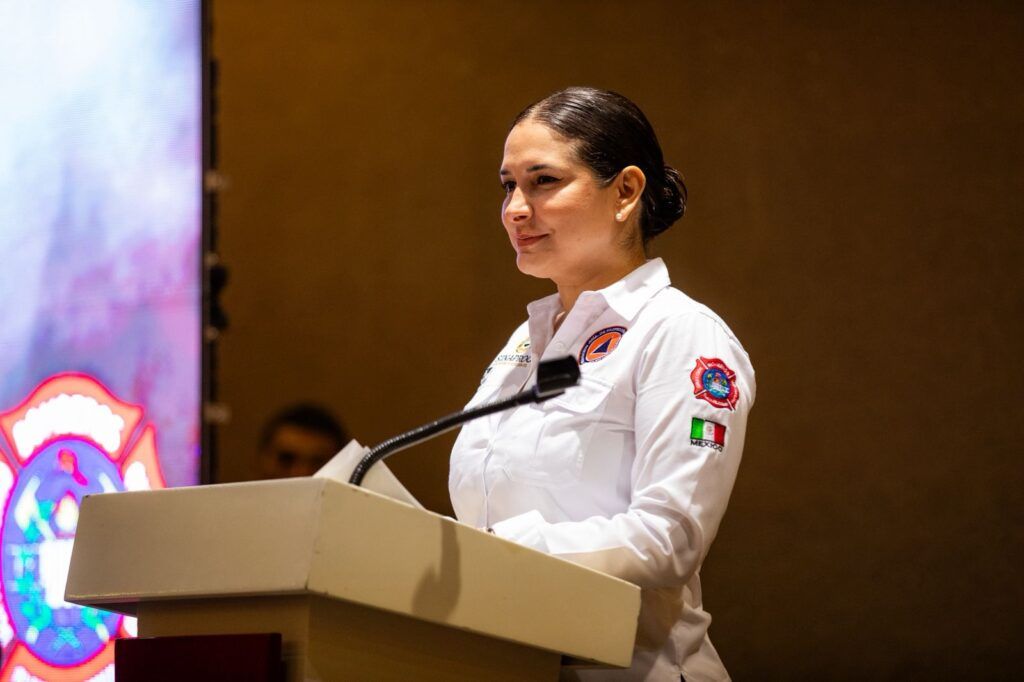Inaugura Estefanía Mercado el Congreso Nacional de Bomberos, Playa del Carmen 2025