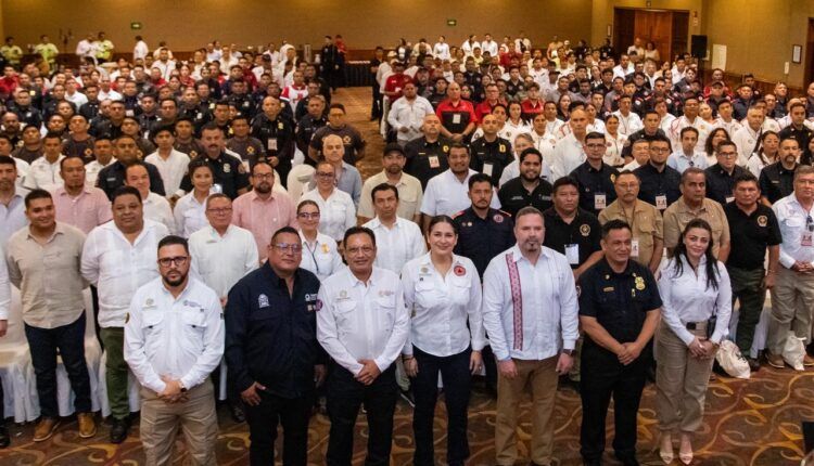 Inaugura Estefanía Mercado el Congreso Nacional de Bomberos, Playa del Carmen 2025