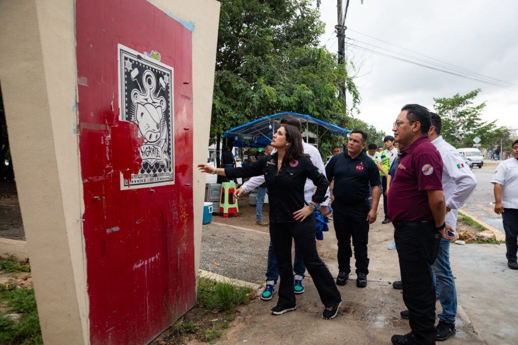 Estefanía Mercado junto al equipo de Protección Civil recorre la ciudad para atender situación por las lluvias