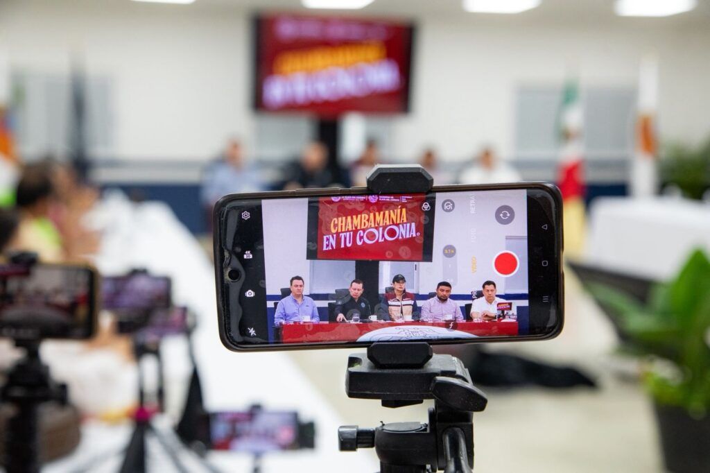 Estefanía Mercado presenta a Alberto Farfán como titular de la recién creada Dirección de Vivienda y Regularización