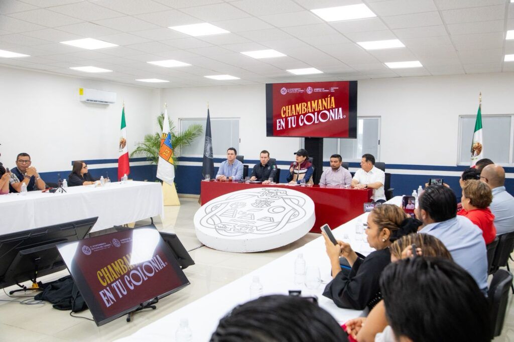 Estefanía Mercado presenta a Alberto Farfán como titular de la recién creada Dirección de Vivienda y Regularización