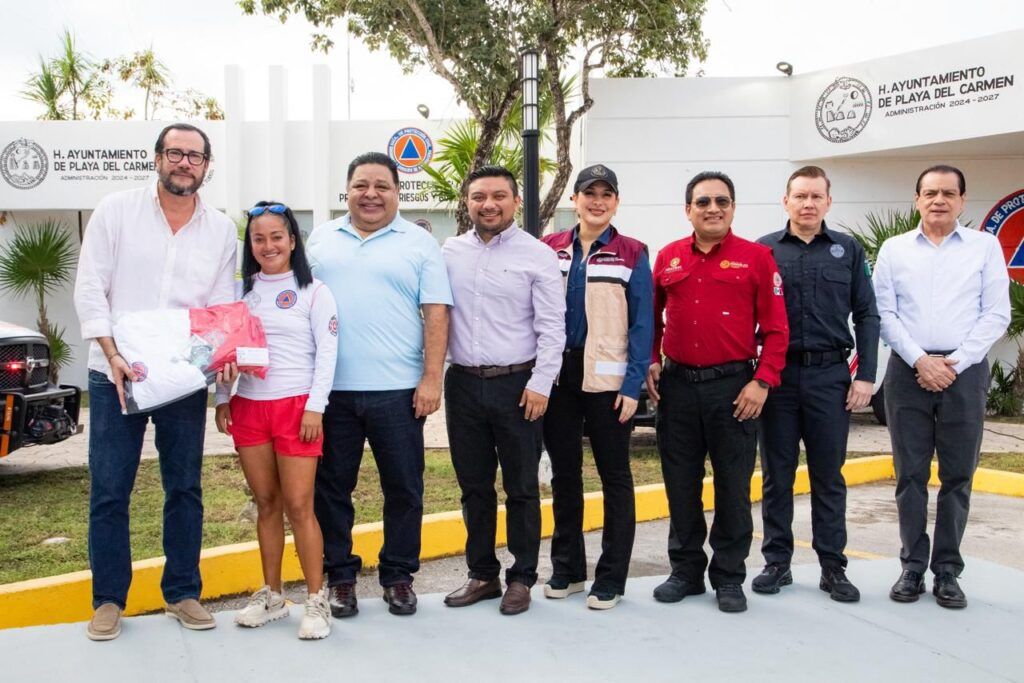 Estefanía Mercado entrega uniformes a Protección Civil y anuncia incremento salarial histórico para Bomberos