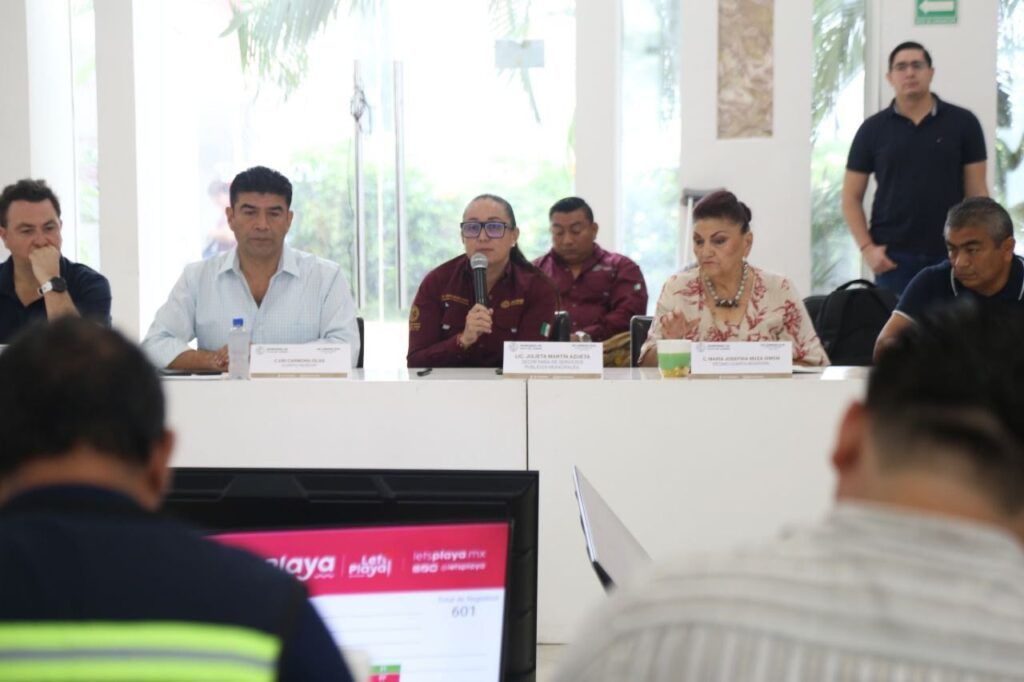 Gobierno de Playa del Carmen alerta sobre red de empresas clandestinas colgadas en postes de telefonía, electricidad y alumbrado público