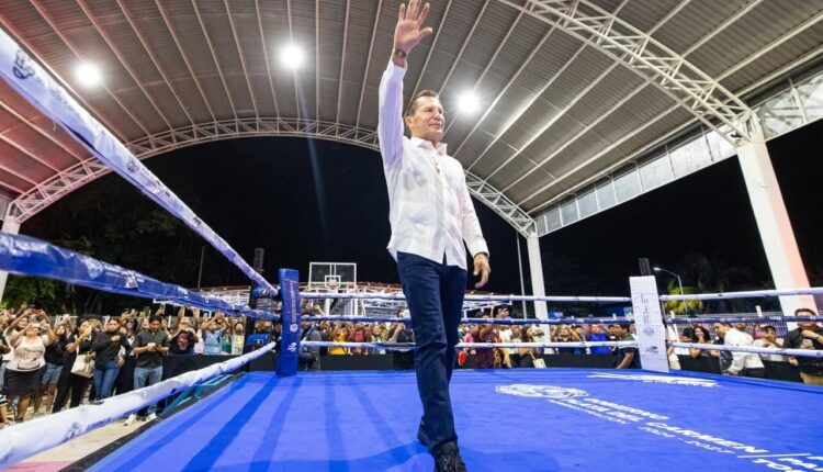 Gobierno de Estefanía Mercado inspira a la niñez y juventud playense con el conversatorio “El Sueño de un Campeón”, encabezado por Julio César Chávez