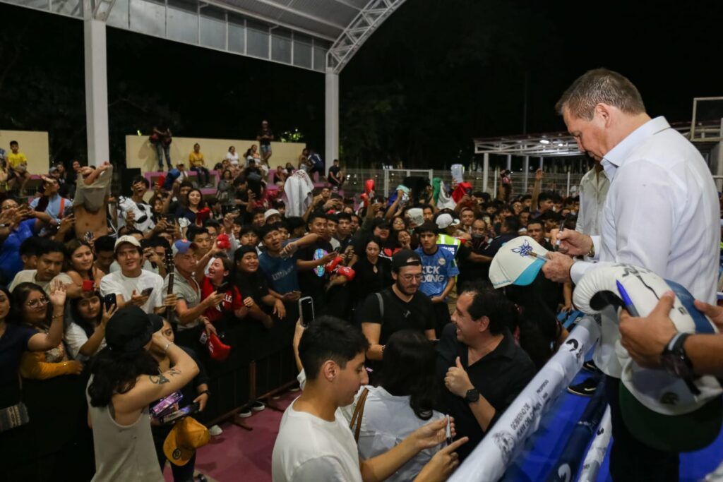 Gobierno de Estefanía Mercado inspira a la niñez y juventud playense con el conversatorio “El Sueño de un Campeón”, encabezado por Julio César Chávez