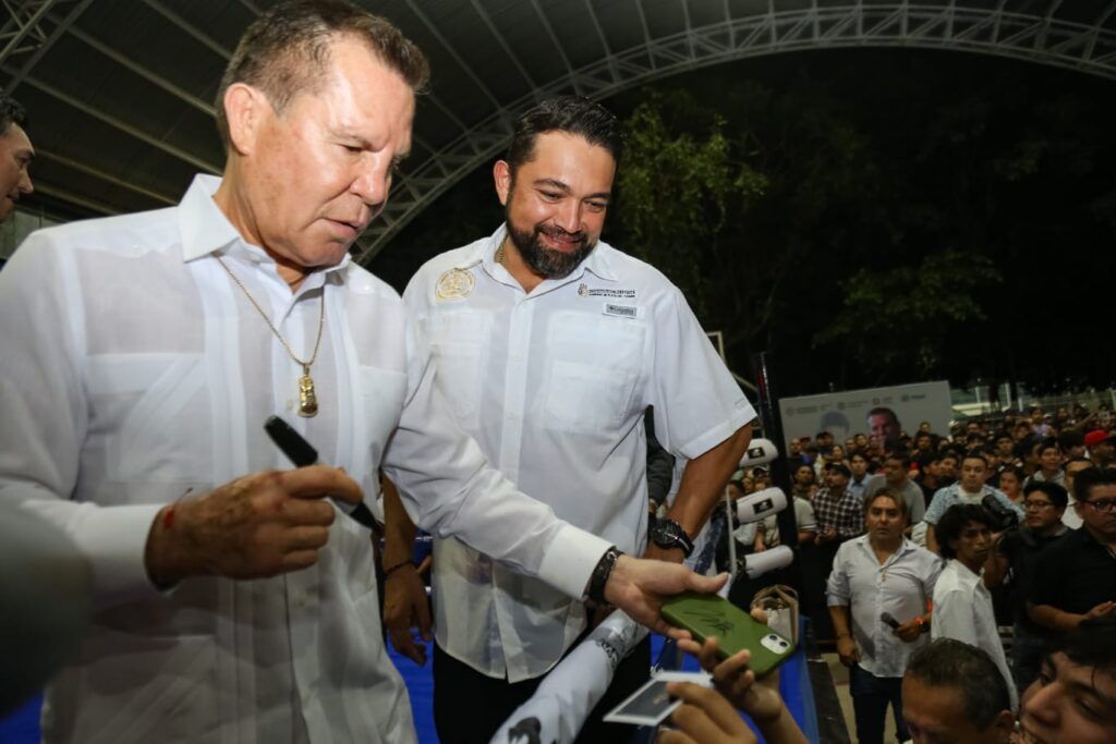 Gobierno de Estefanía Mercado inspira a la niñez y juventud playense con el conversatorio “El Sueño de un Campeón”, encabezado por Julio César Chávez