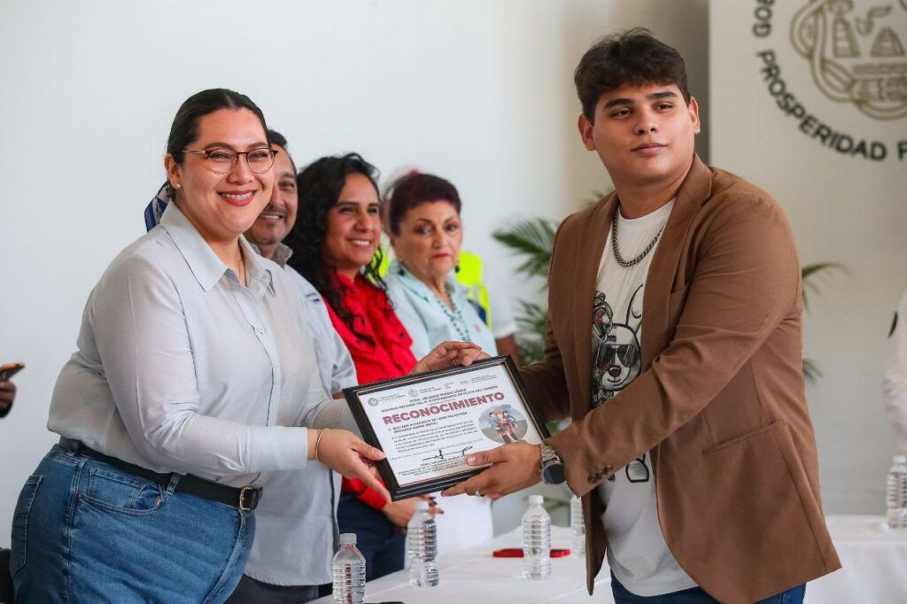 Gobierno de Estefanía Mercado entrega reconocimientos a integrantes de la Caravana Humanitaria de Playa del Carmen