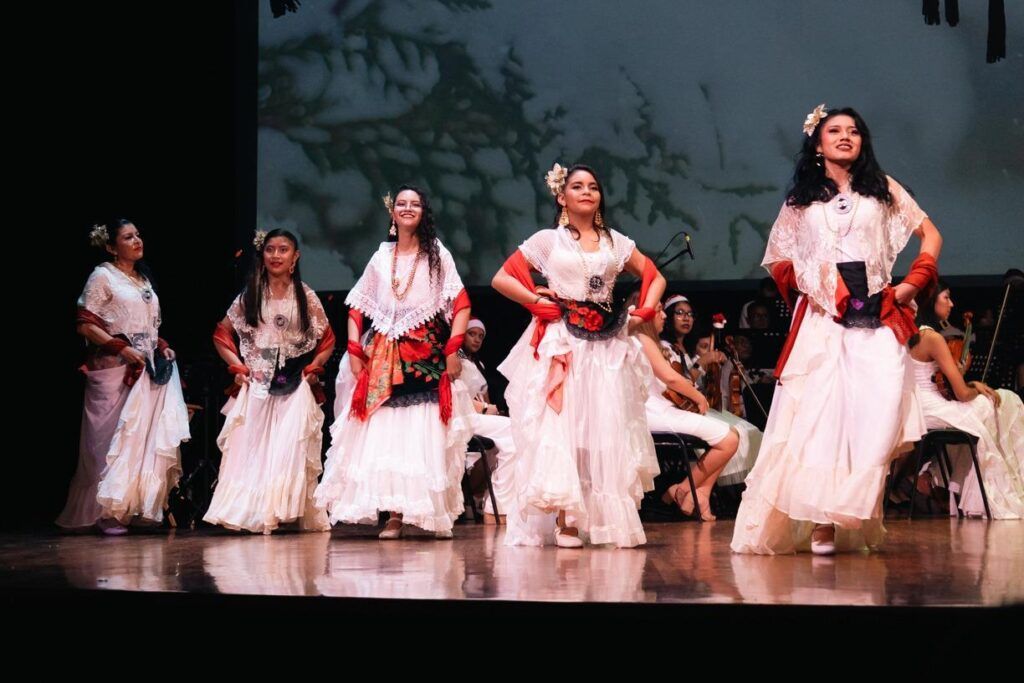 Un éxito “Juguetes por Playa” con el Concierto Sinfónico en el Teatro de la Ciudad