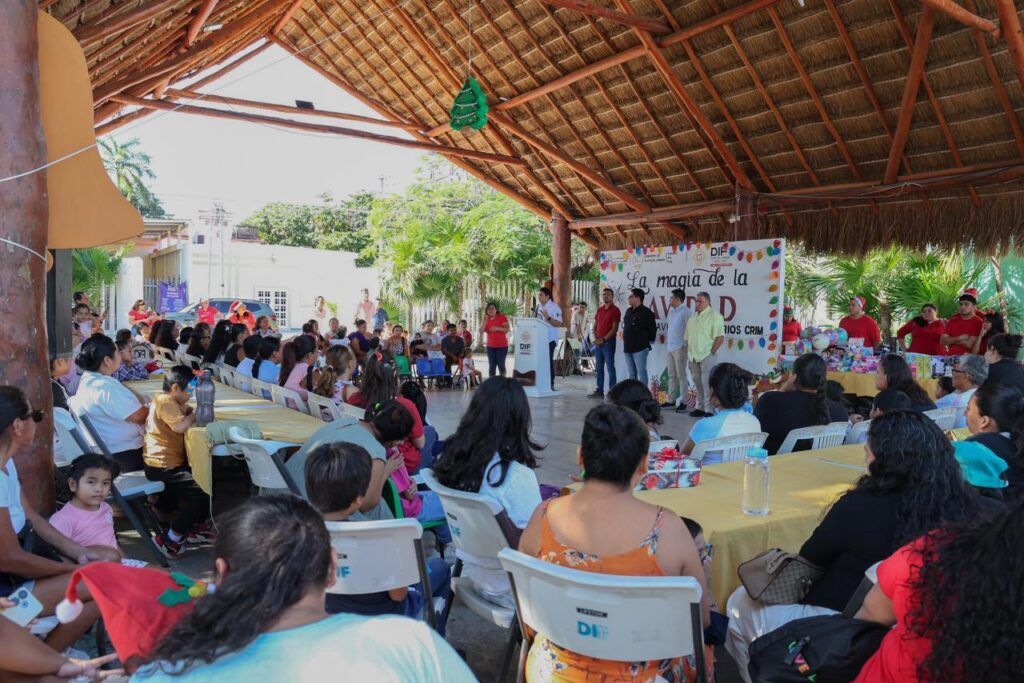 Eduardo Asencio celebra posada navideña para niñas y niños del CRIM en Playa del Carmen