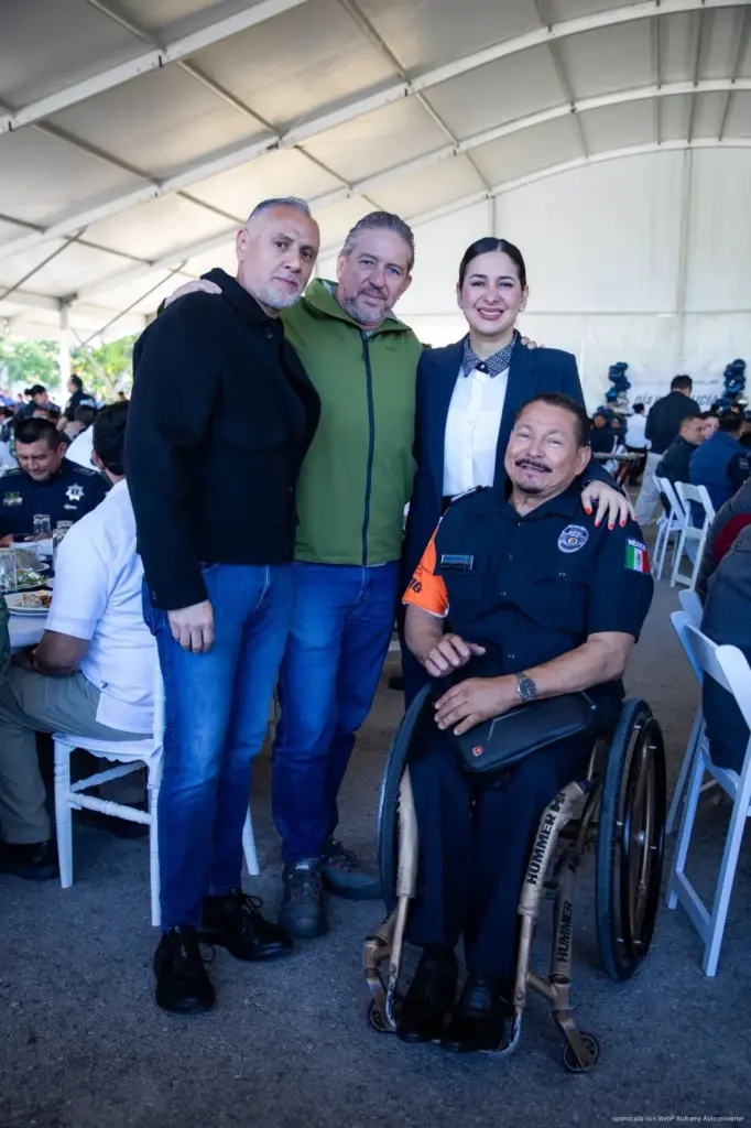 Gobierno de Playa del Carmen distingue a policías por años de servicio en el Día del Policía