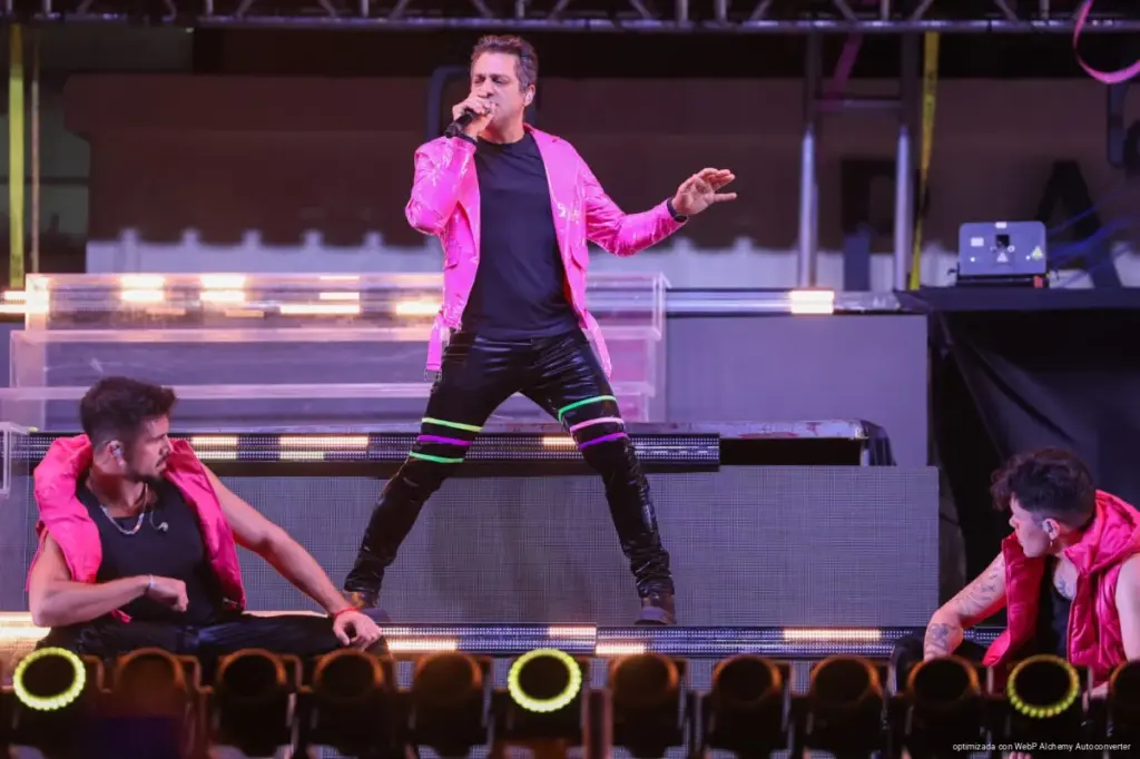 “90’s Pop Tour” enciende a más de 35 mil personas en el cierre histórico del Carnaval de Playa del Carmen 2026