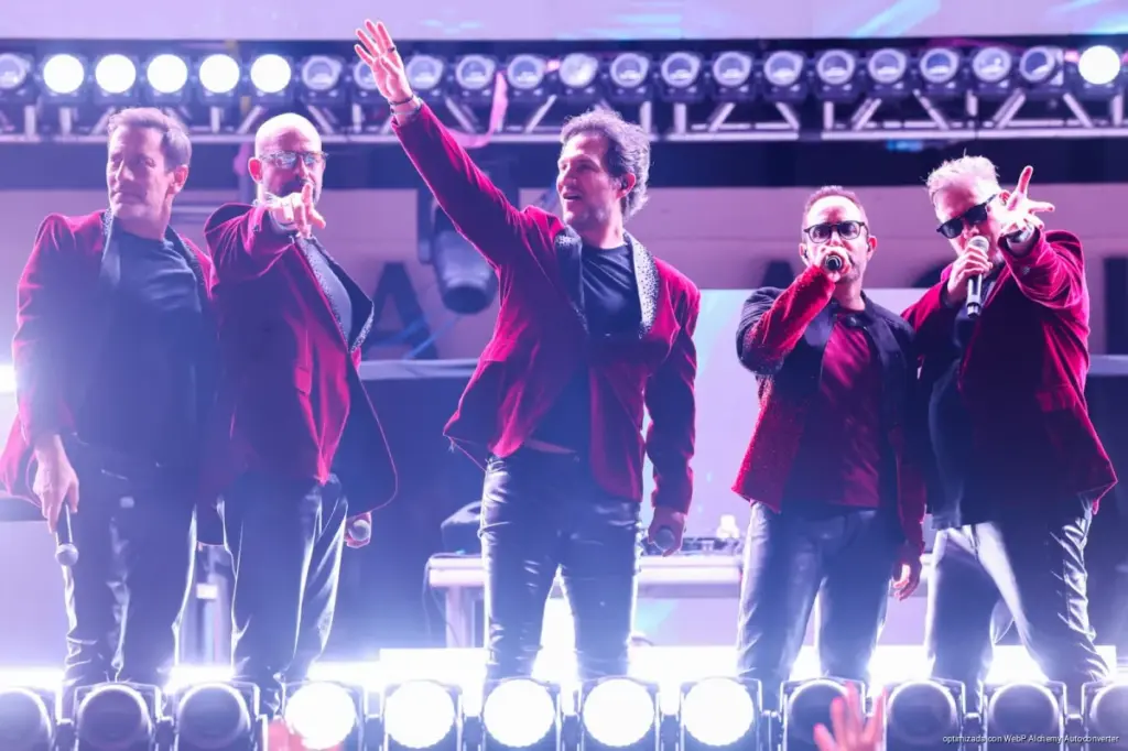 “90’s Pop Tour” enciende a más de 35 mil personas en el cierre histórico del Carnaval de Playa del Carmen 2026