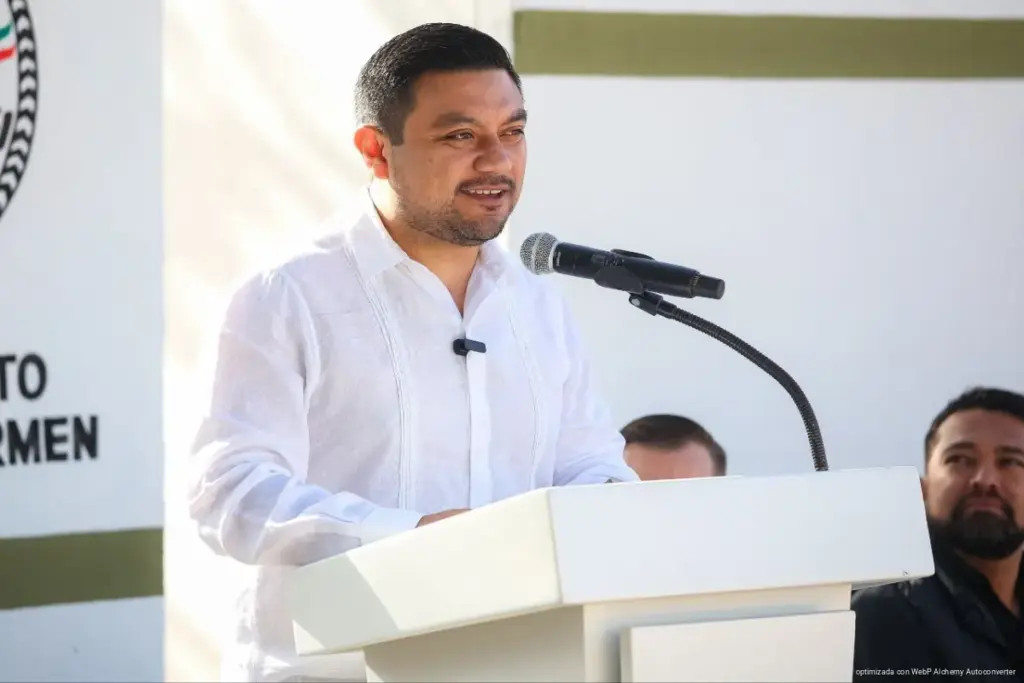 Conmemoran en Playa del Carmen el Día de la Bandera