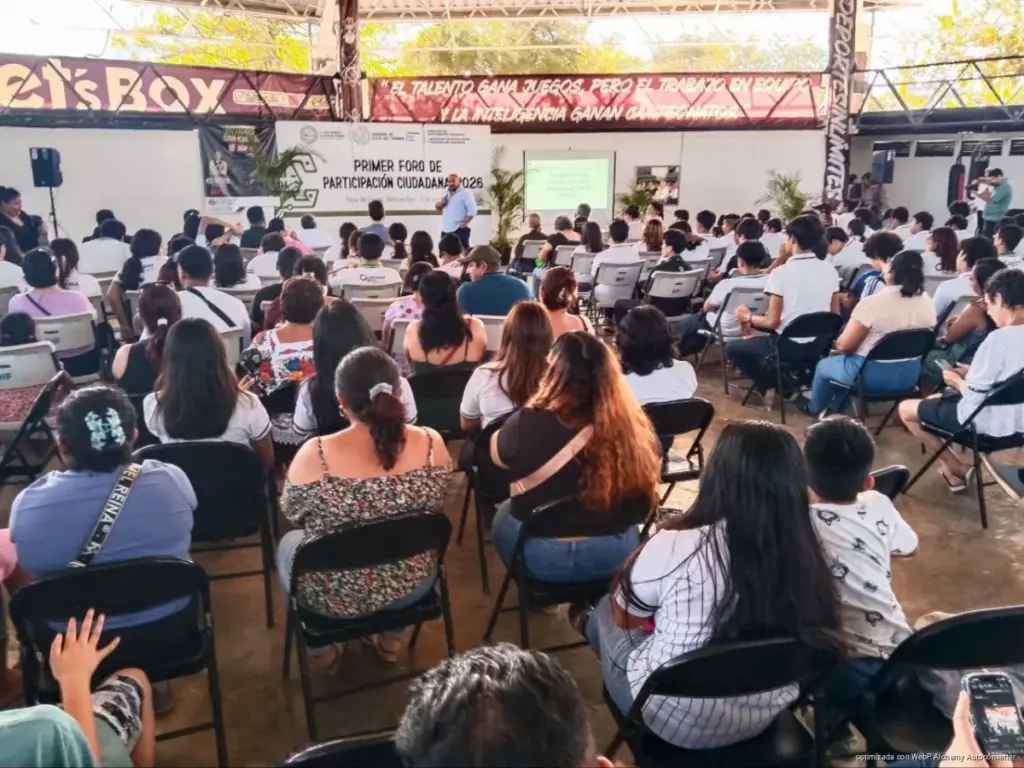 Realiza gobierno de Estefanía Mercado el Primer Foro de Participación Ciudadana 2026 en Playa del Carmen con vecinos y estudiantes.