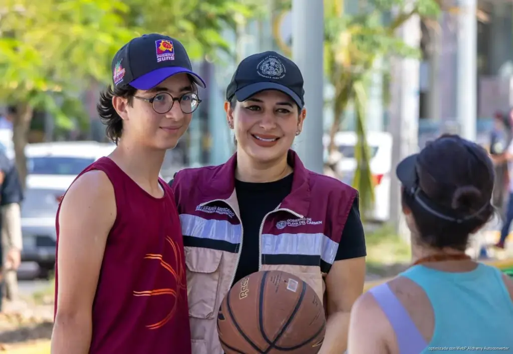 Con inversión de 43.6 mdp, Estefanía Mercado inaugura modernización de la Avenida 10 en Playa del Carmen