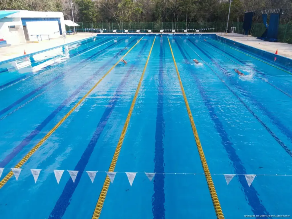 Anuncia Estefanía Mercado “Carril Rosa” en alberca olímpica