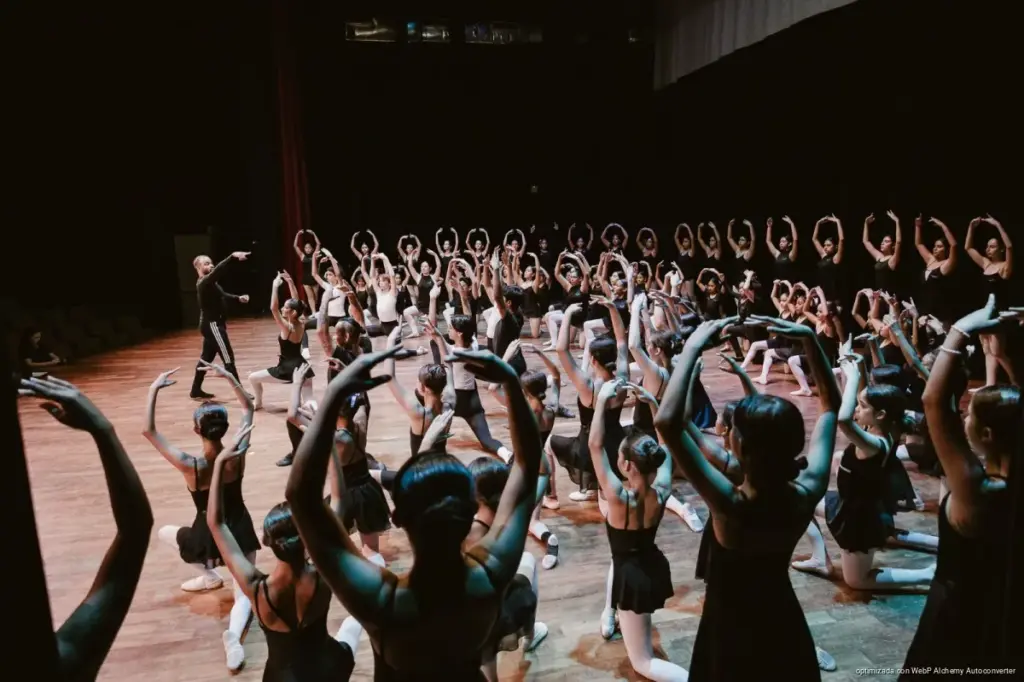 Talento local arma en tiempo récord coreografía de “Huapango” para escena en Playa del Carmen