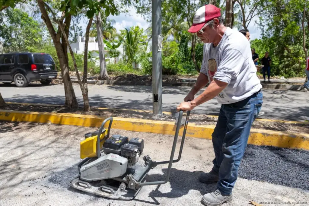 Estefanía Mercado encabeza jornada de servicios públicos en el fraccionamiento Cataluña