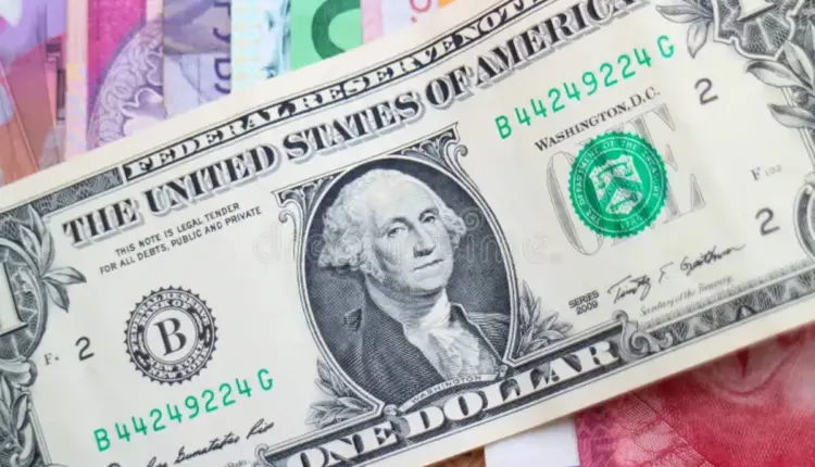 Dólar mantiene fortaleza moderada global y se vende hasta en 18.09 pesos en Quintana Roo