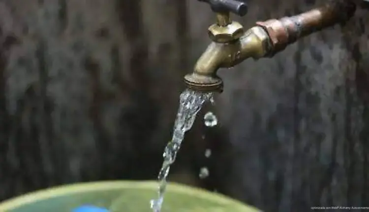 Baja presión de agua en Playa del Carmen tras ruptura de tubería durante obra inmobiliaria