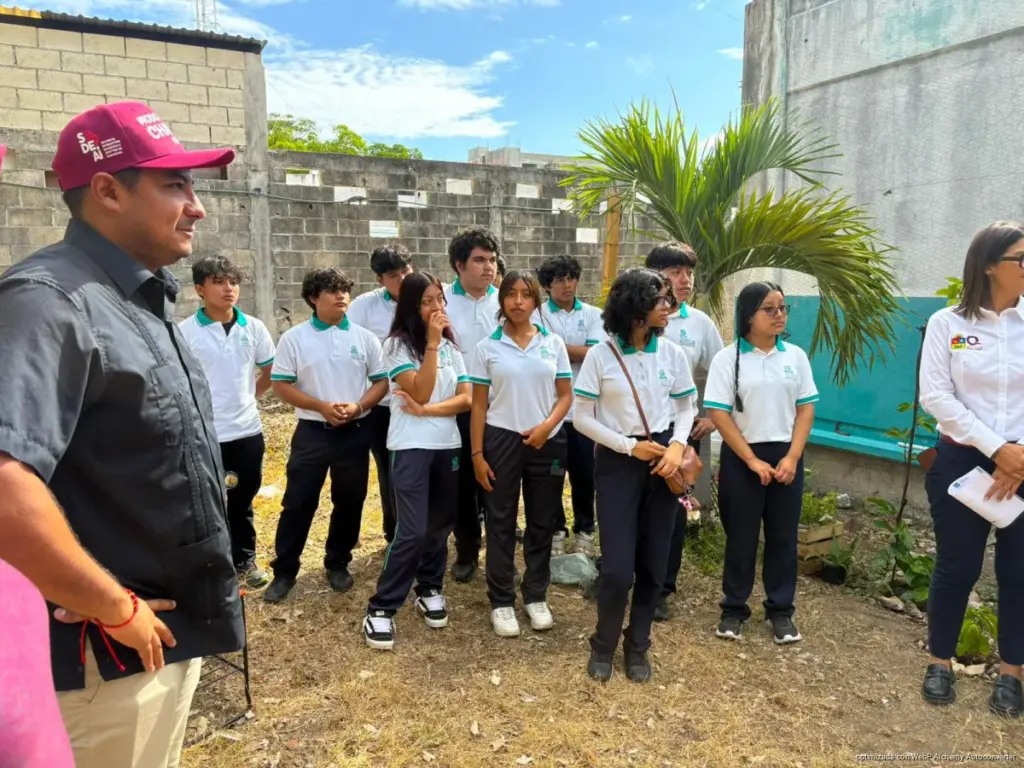 Docentes y alumnos del Colegio de Bachilleres culminan Huertos Urbanos