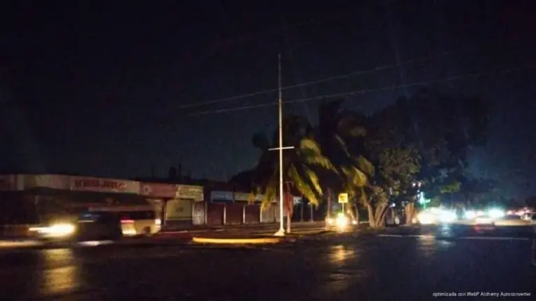 Apagones en Playa del Carmen se agravan en colonias del poniente