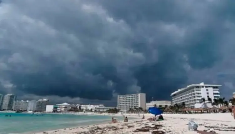 Calor de hasta 39°C y lluvias fuertes afectarán este martes a Quintana Roo, con riesgo de encharcamientos y ráfagas.