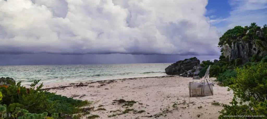 Onda tropical 2 provocará lluvias y tormentas en Quintana Roo