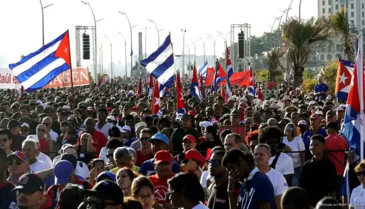 Cuba moviliza a miles en respaldo a Raúl Castro tras acusación de EU