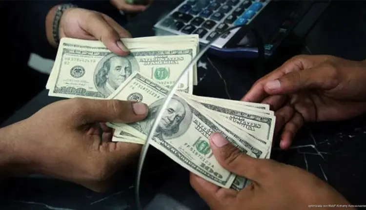 Remesas en México mantienen crecimiento moderado y superávit en marzo de 2026