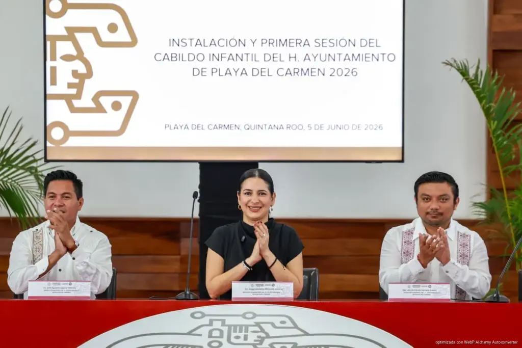 Niñas y niños presentan propuestas durante la instalación del Cabildo Infantil 2026 en Playa del Carmen
